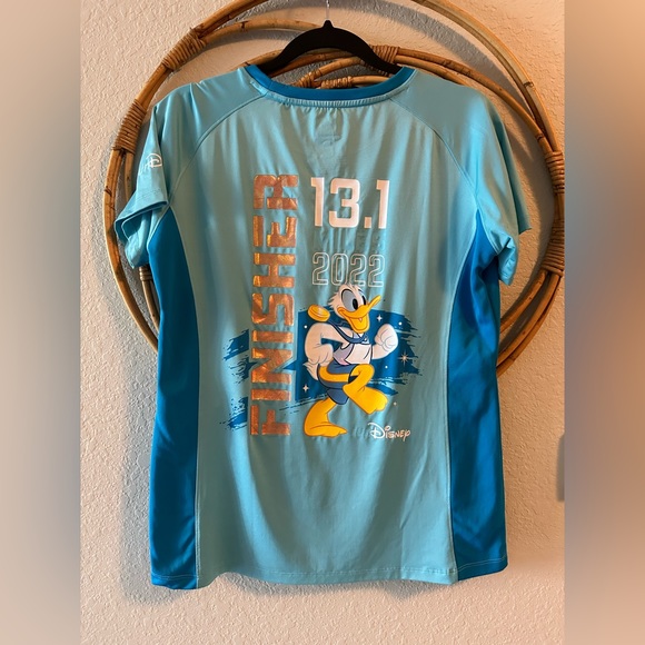 RunDisney 13.1 Half Marathon Weekend 2022 Finisher shirt, size: Women’s Medium - Picture 2 of 2